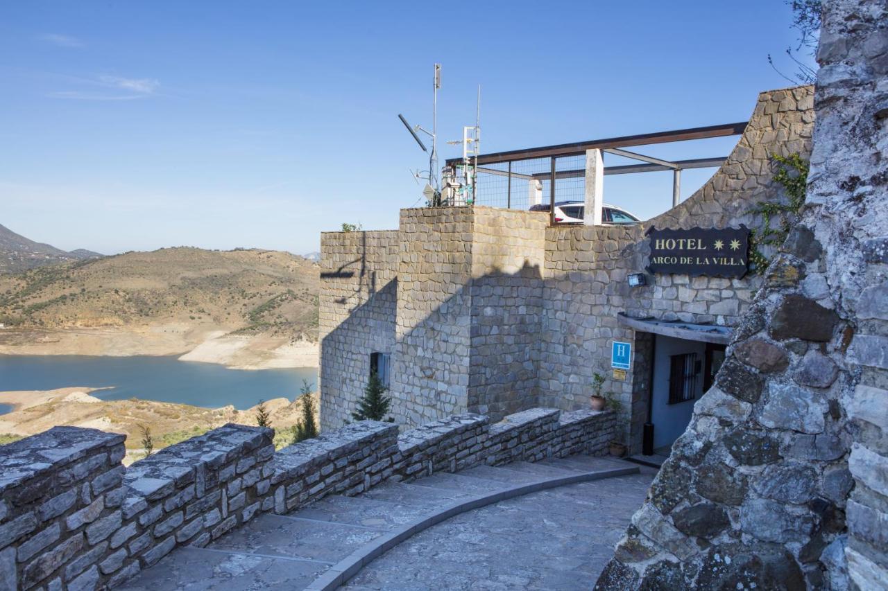 Tugasa Arco De La Villa Zahara De La Sierra Esterno foto