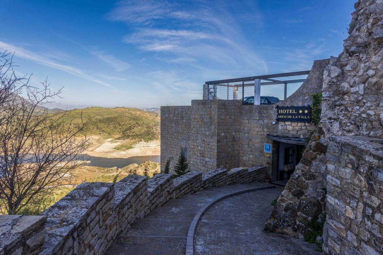 Tugasa Arco De La Villa Zahara De La Sierra Esterno foto