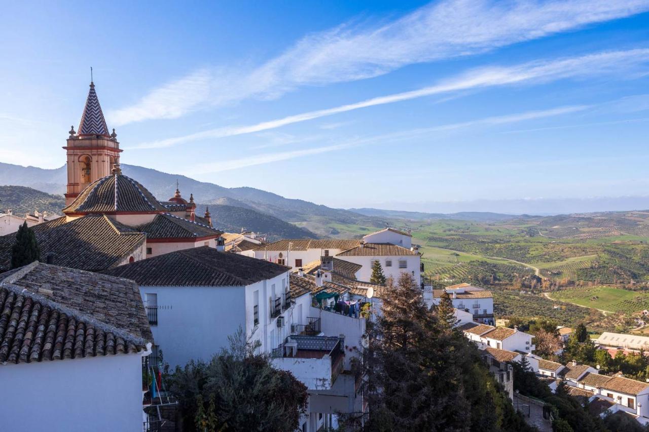 Tugasa Arco De La Villa Zahara De La Sierra Esterno foto